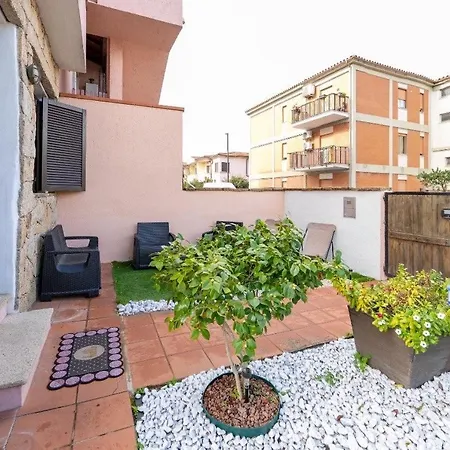 Niki's House Garden *