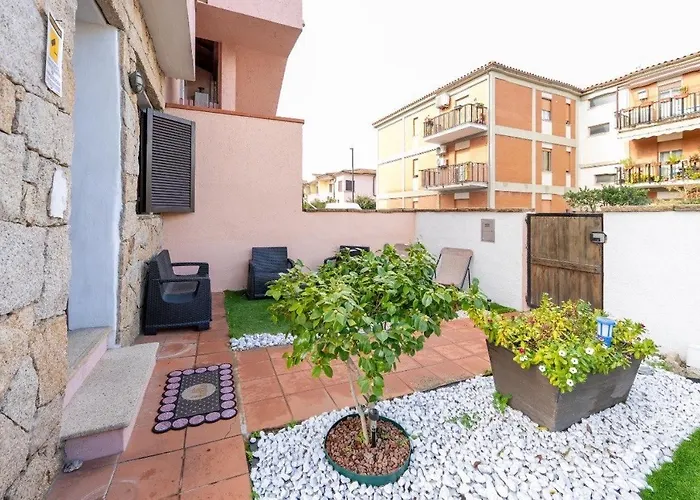 Niki's House Garden *